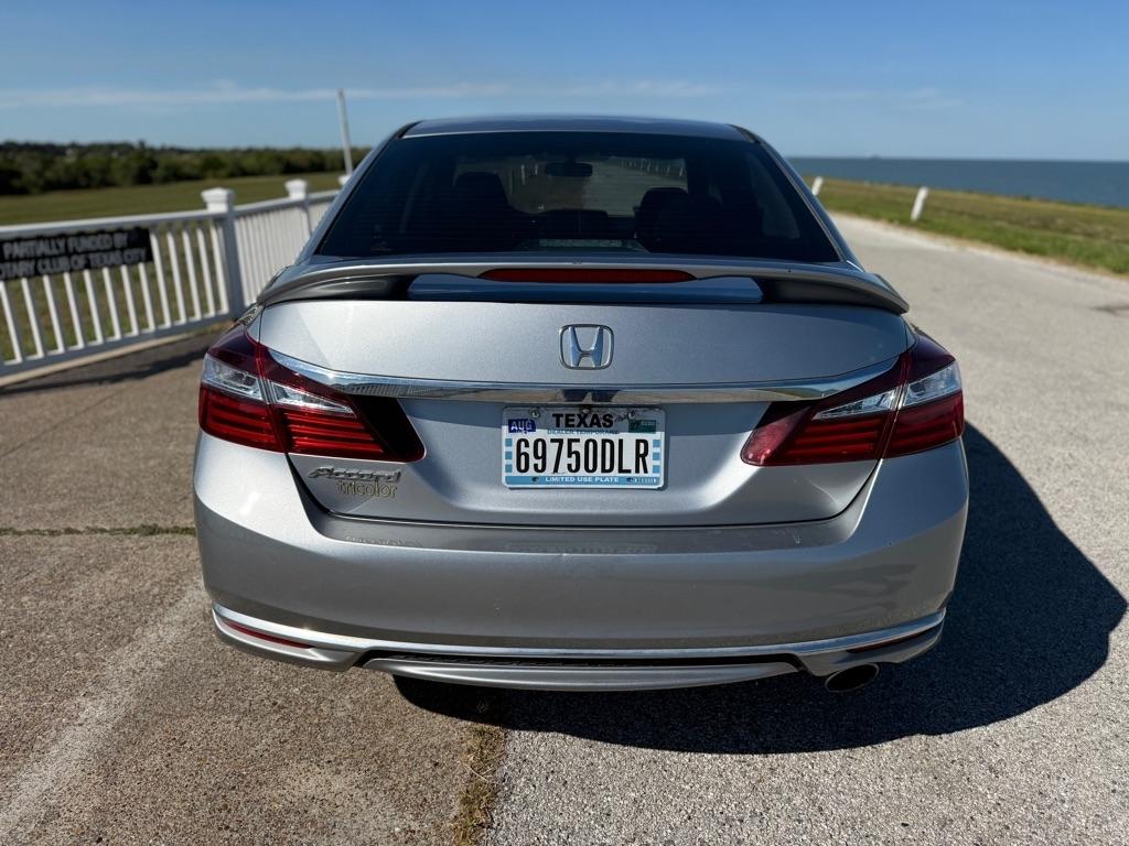 Honda Accord photo 6