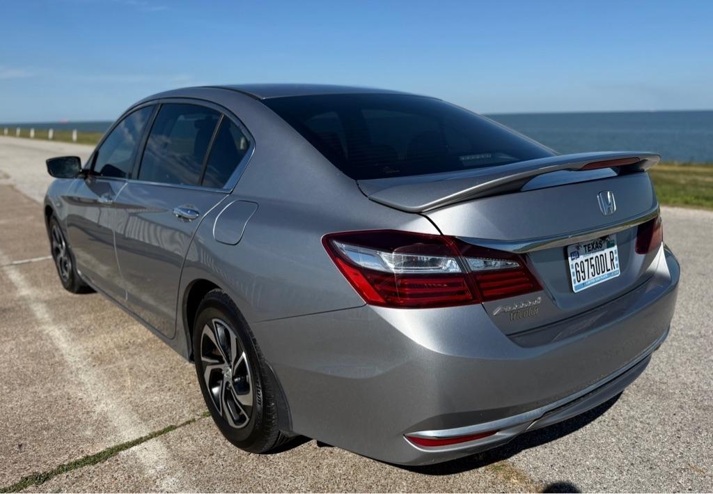 Honda Accord photo 7