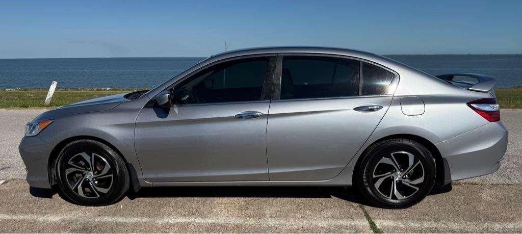 Honda Accord photo 8