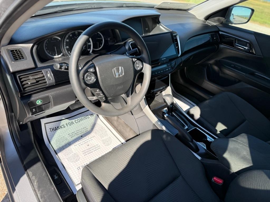 Honda Accord photo 9