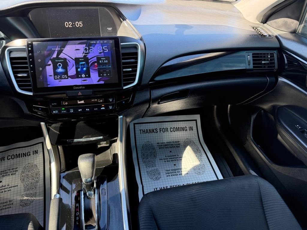 Honda Accord photo 10
