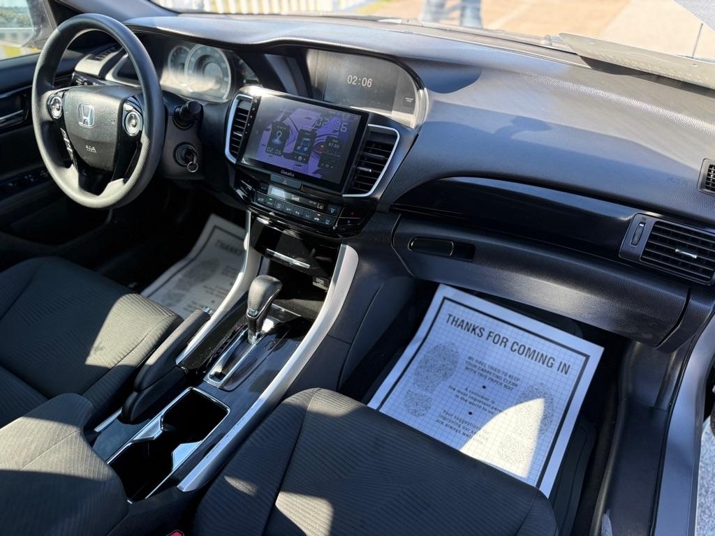 Honda Accord photo 13