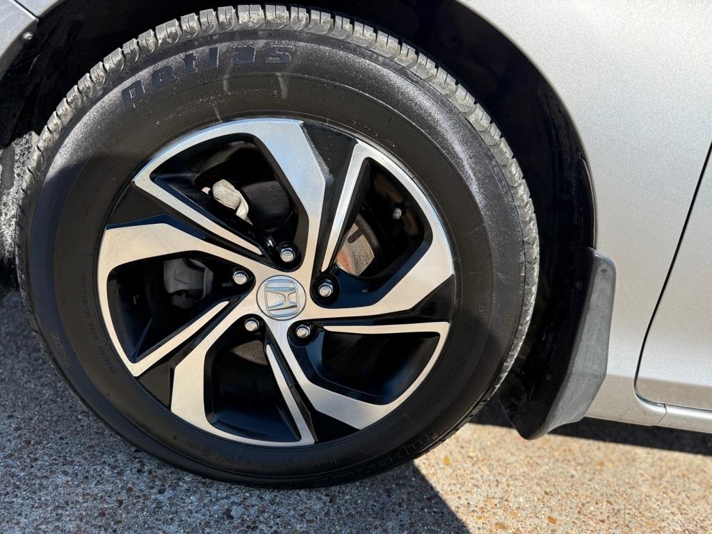 Honda Accord photo 20