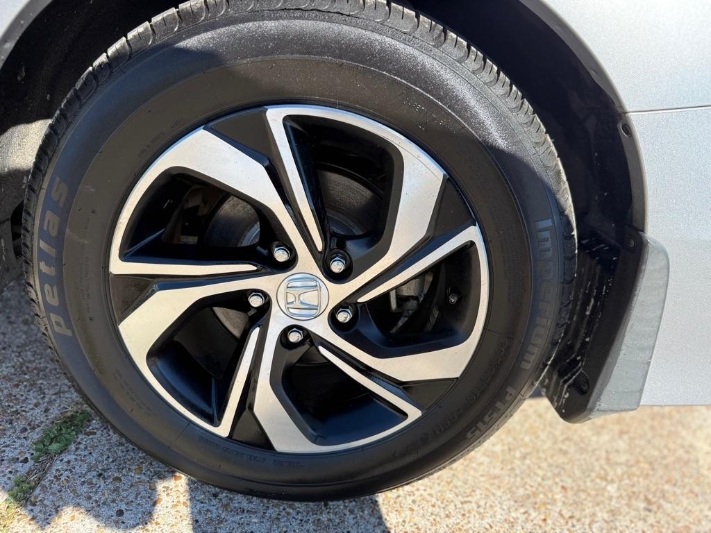 Honda Accord photo 21