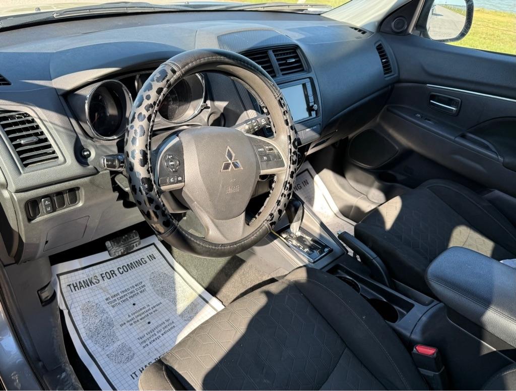 Mitsubishi Outlander Sport photo 9