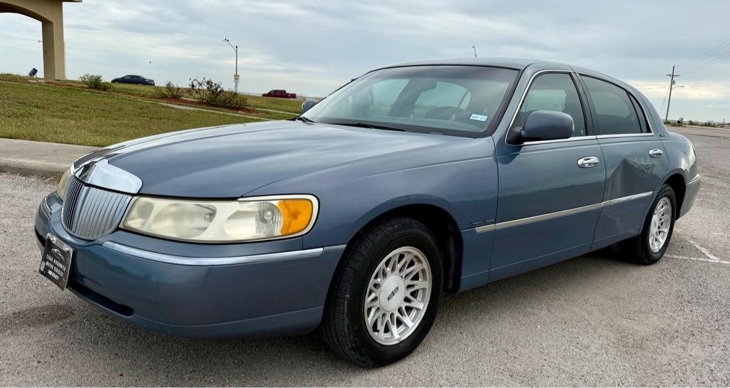 Blue 1999 Lincoln Town Car Sedan Rear-Wheel Drive Automatic
