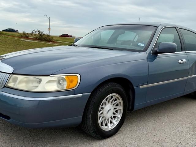 Blue 1999 Lincoln Town Car Sedan Rear-Wheel Drive Automatic