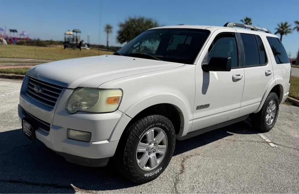 White 2008 Ford Explorer SUV / Crossover 4X2 Automatic
