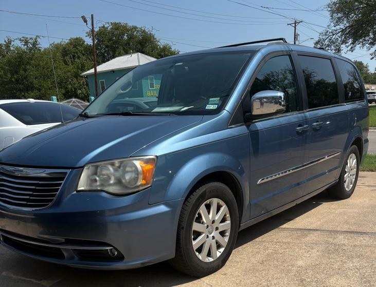 2011 Chrysler Town & Country TOURING L