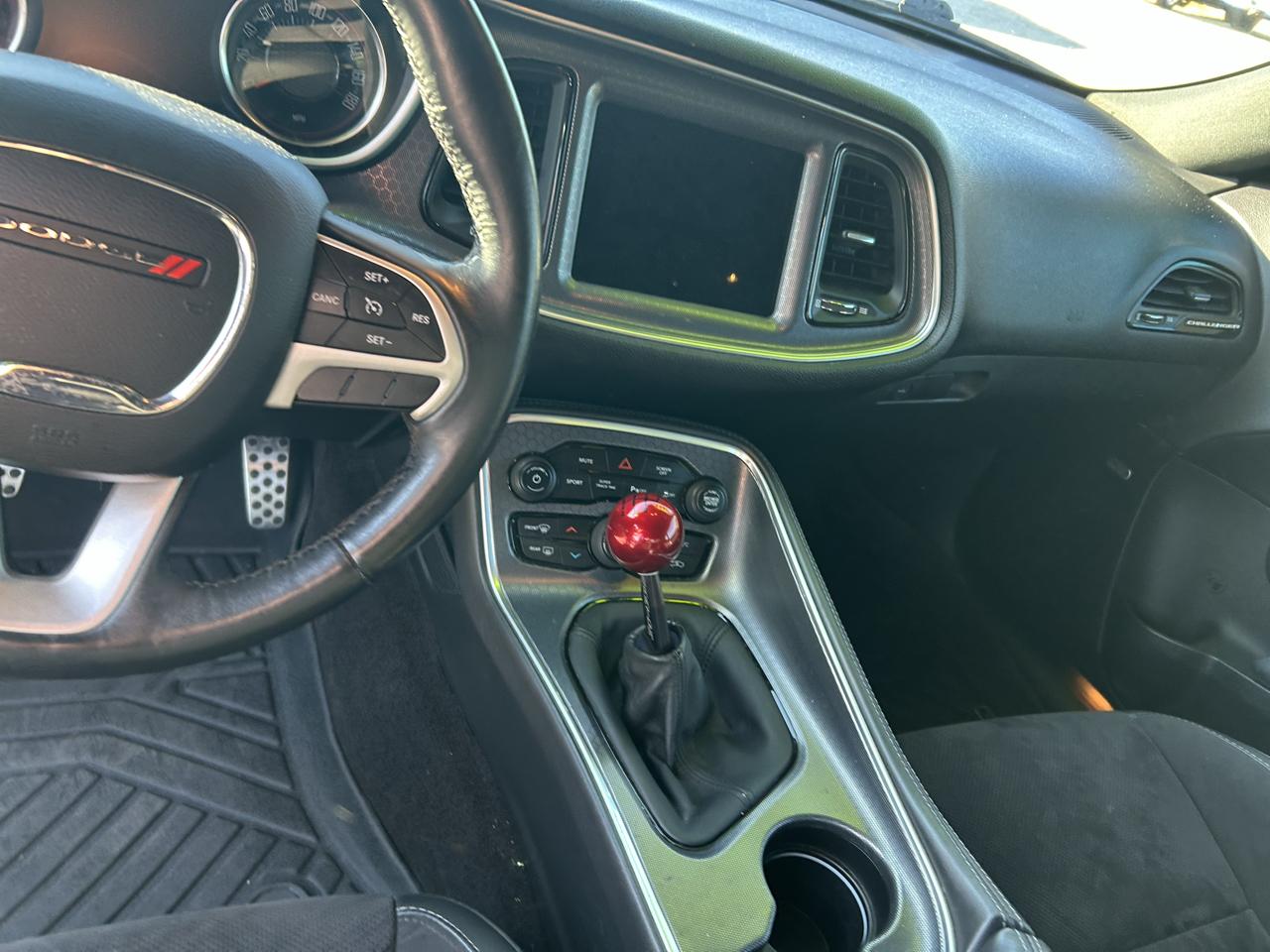 Dodge Challenger photo 4