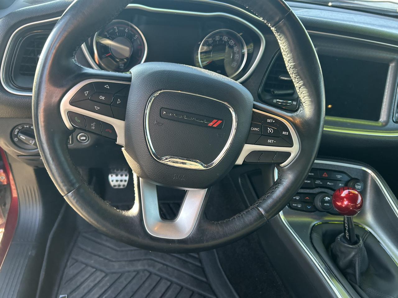 Dodge Challenger photo 6