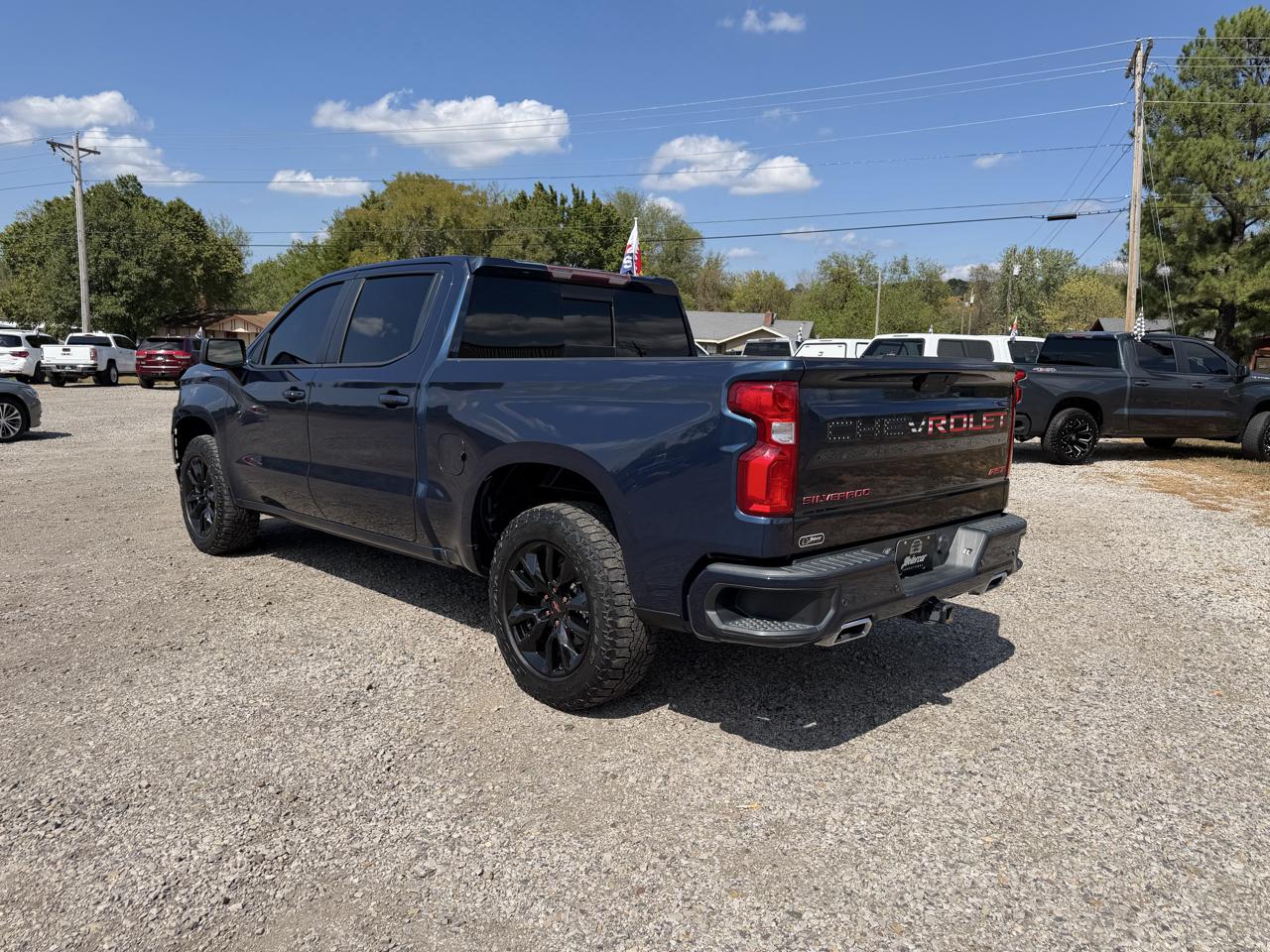 Chevrolet Silverado photo 3