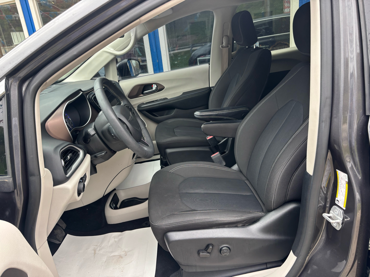 Chrysler Voyager LX 2022