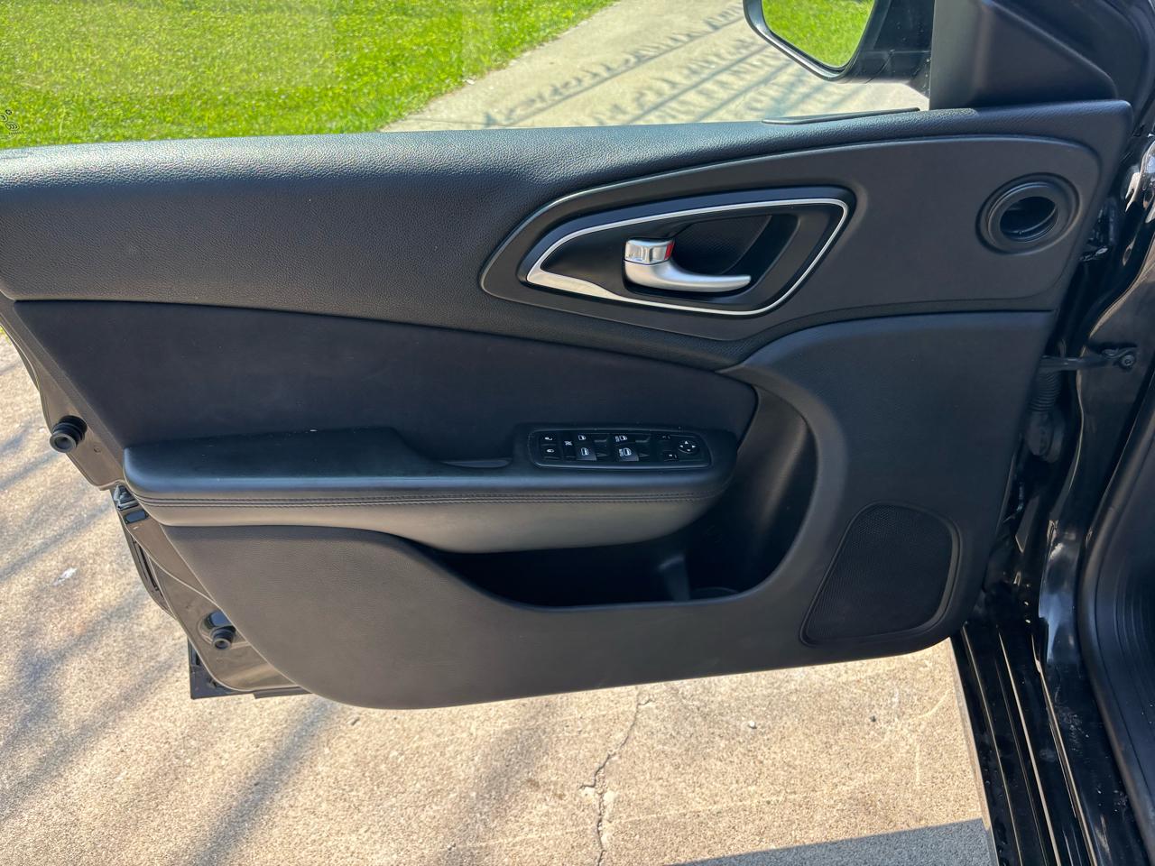 Chrysler 200 4dr Sdn Limited FWD 2016