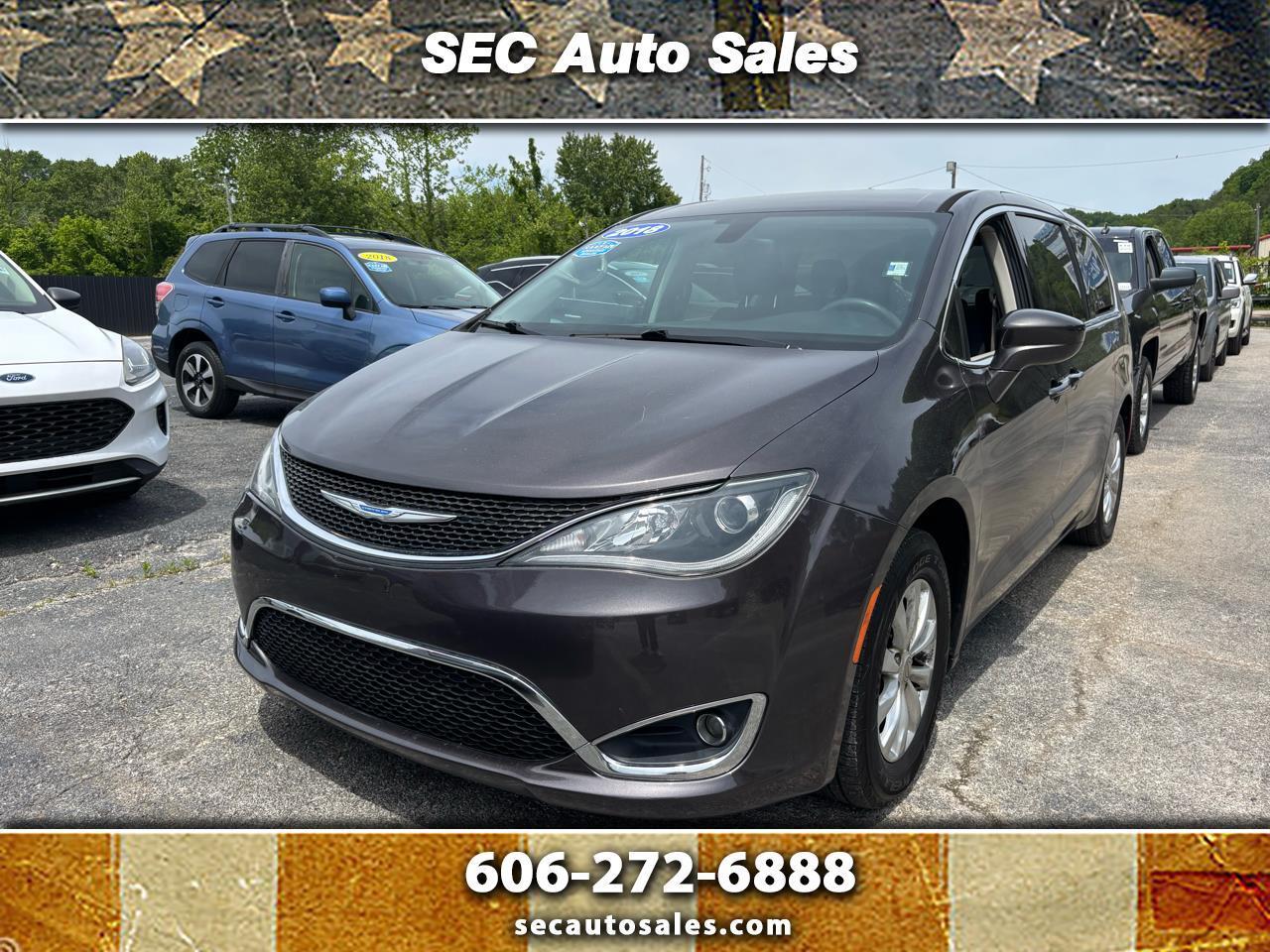 2018 Chrysler Pacifica Touring Plus's photo