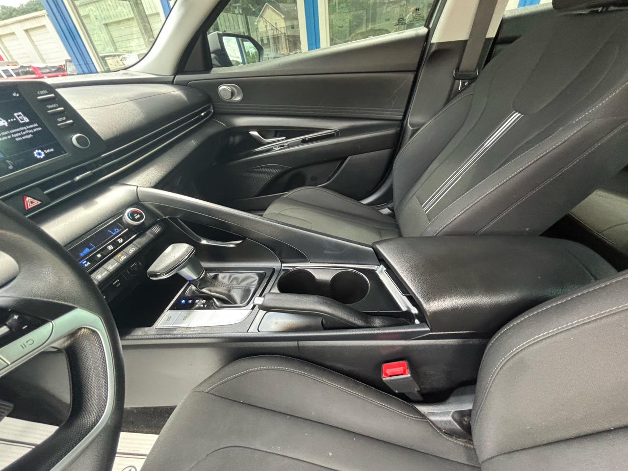 Hyundai Elantra SEL IVT 2021