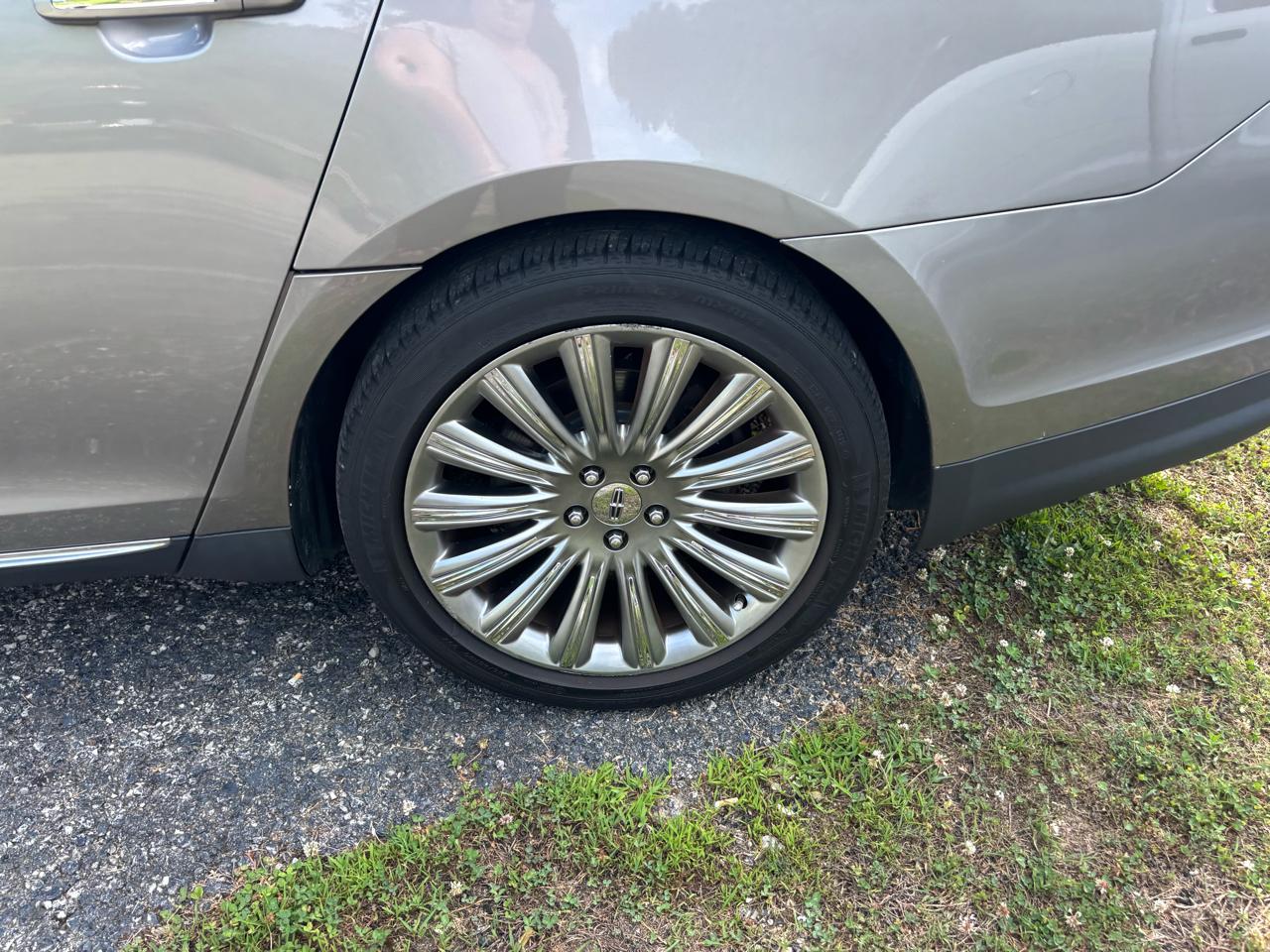 Lincoln MKS 4dr Sdn 3.7L AWD 2015