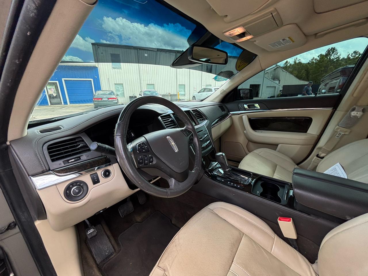 Lincoln MKS 4dr Sdn 3.7L AWD 2015