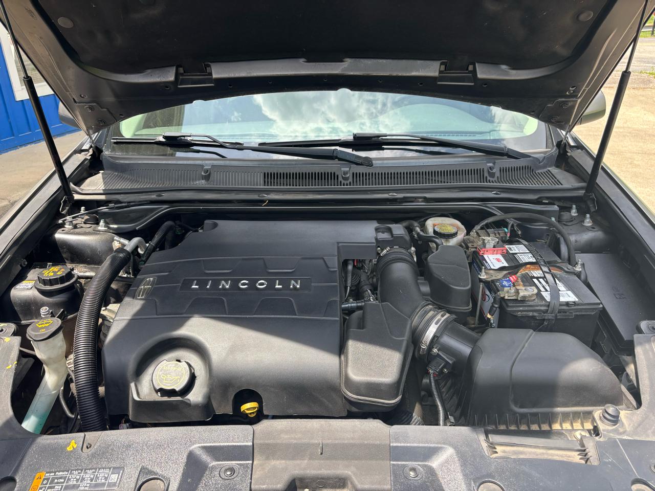 Lincoln MKS 4dr Sdn 3.7L AWD 2015