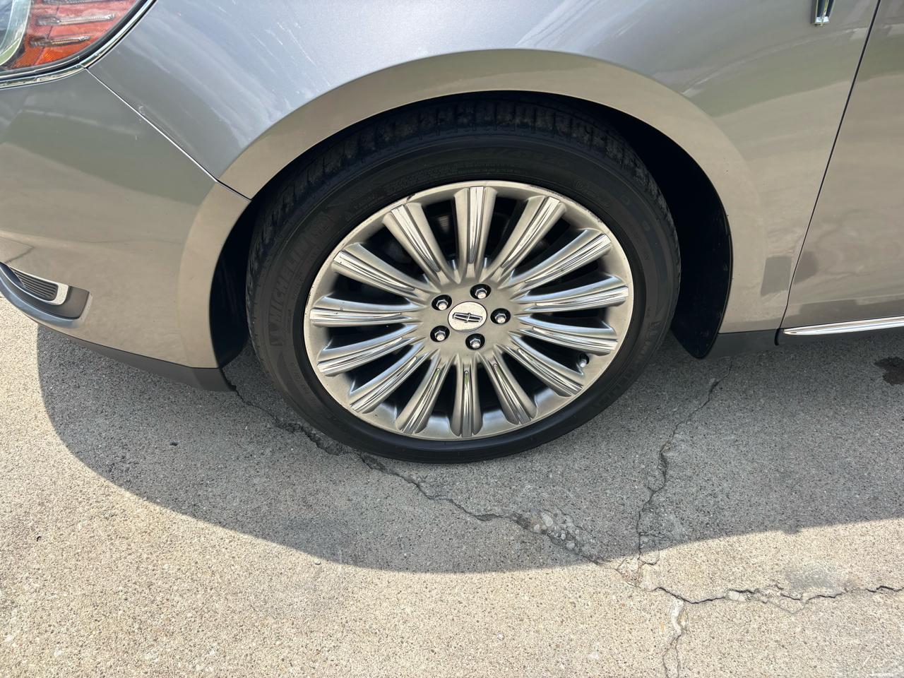 Lincoln MKS 4dr Sdn 3.7L AWD 2015