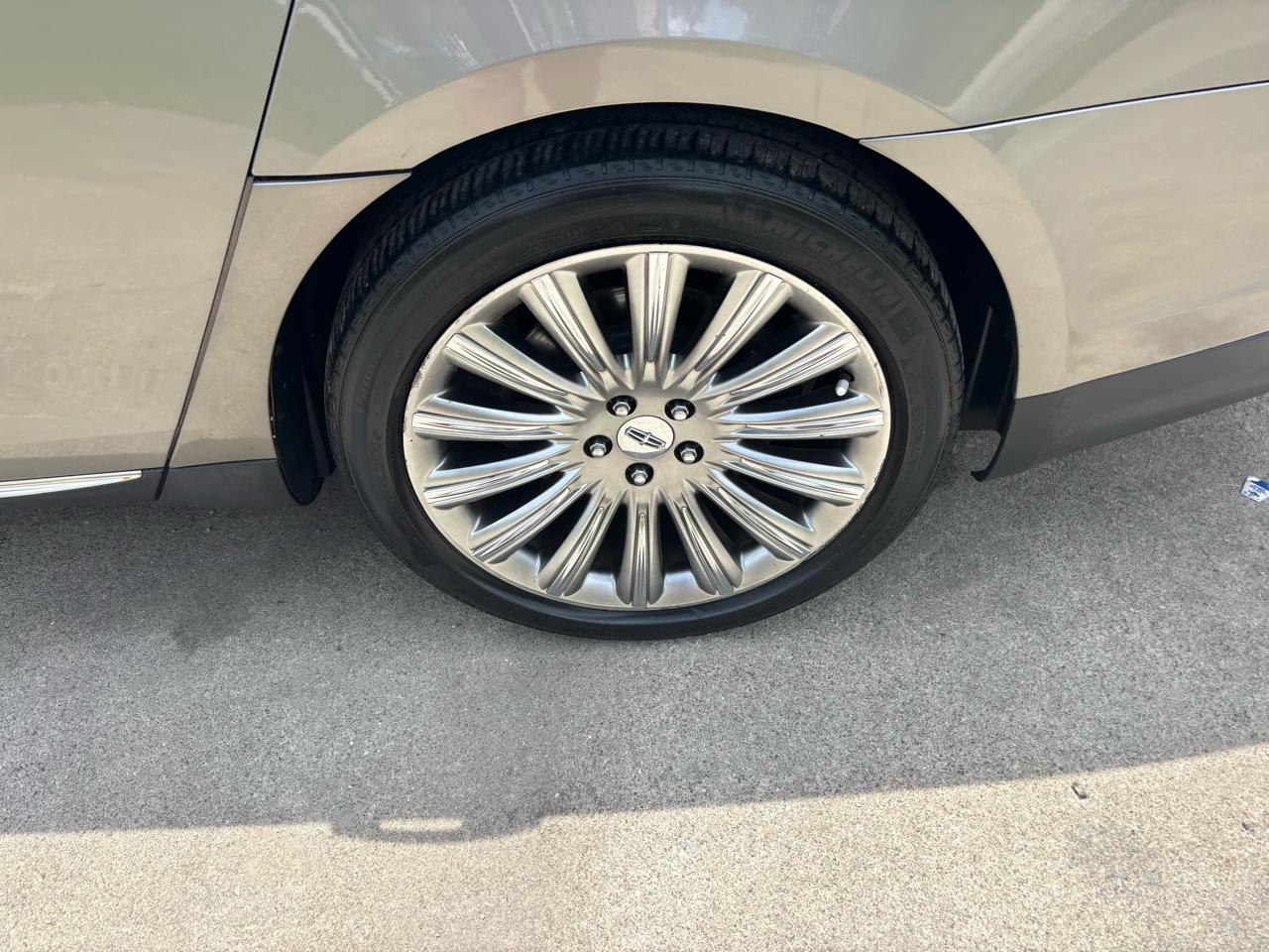 Lincoln MKS 4dr Sdn 3.7L AWD 2015