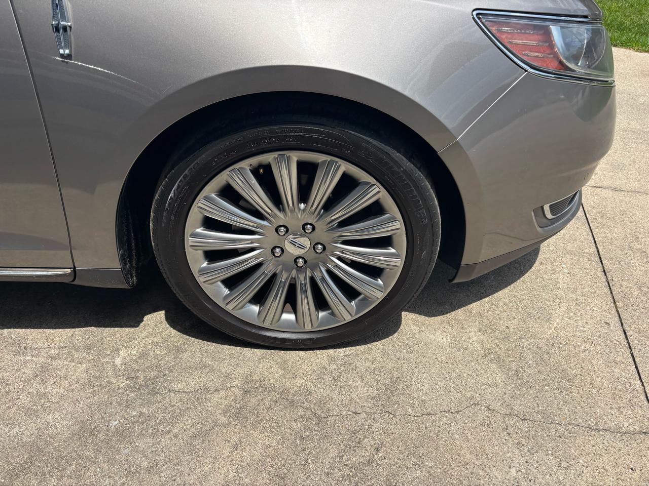 Lincoln MKS 4dr Sdn 3.7L AWD 2015