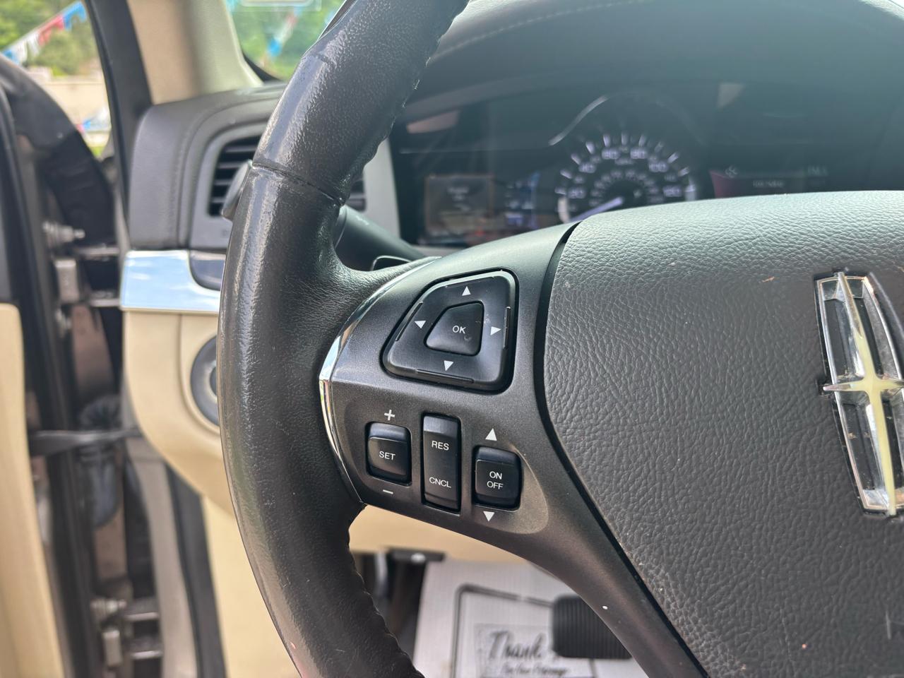 Lincoln MKS 4dr Sdn 3.7L AWD 2015