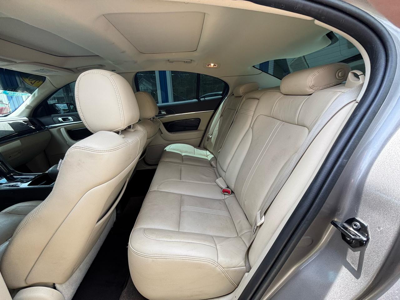 Lincoln MKS 4dr Sdn 3.7L AWD 2015