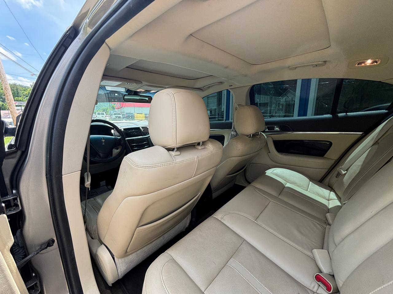Lincoln MKS 4dr Sdn 3.7L AWD 2015