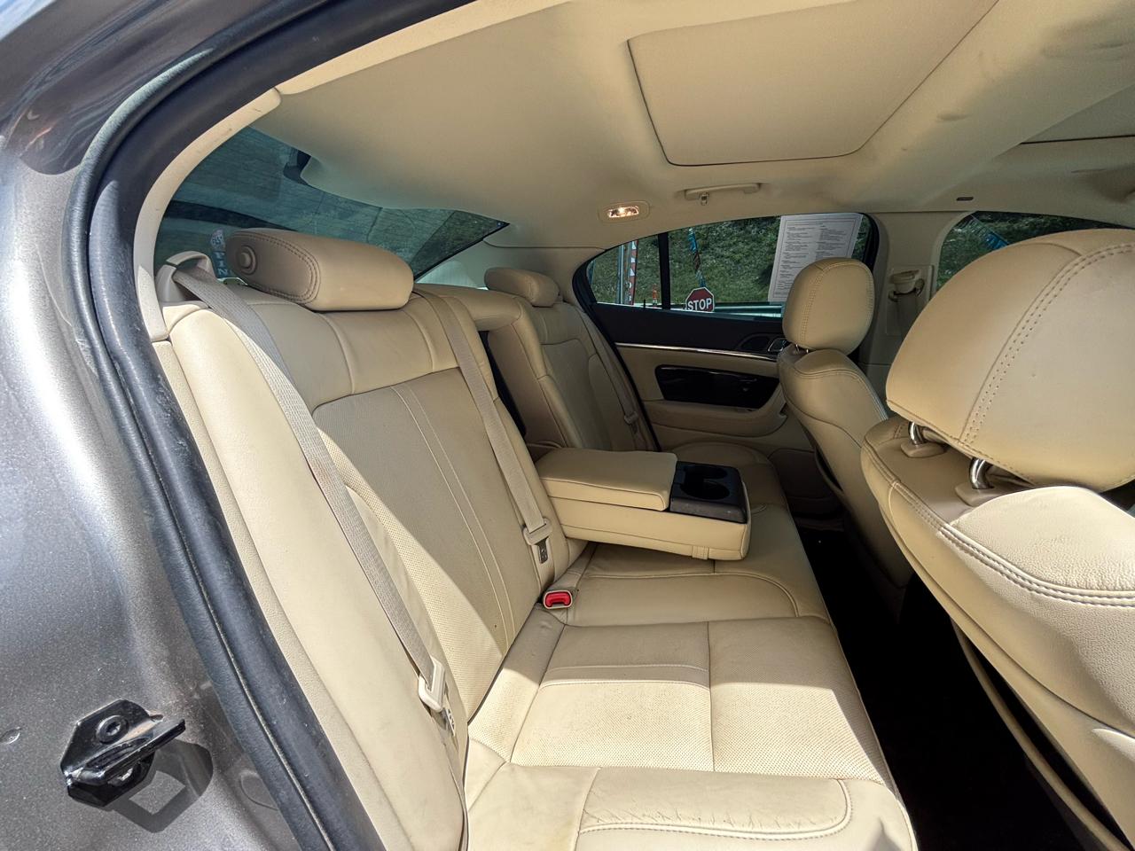 Lincoln MKS 4dr Sdn 3.7L AWD 2015