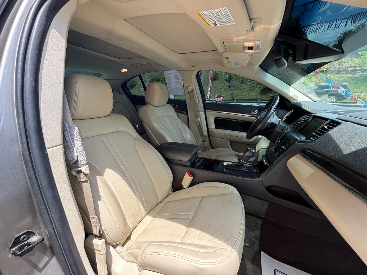 Lincoln MKS 4dr Sdn 3.7L AWD 2015