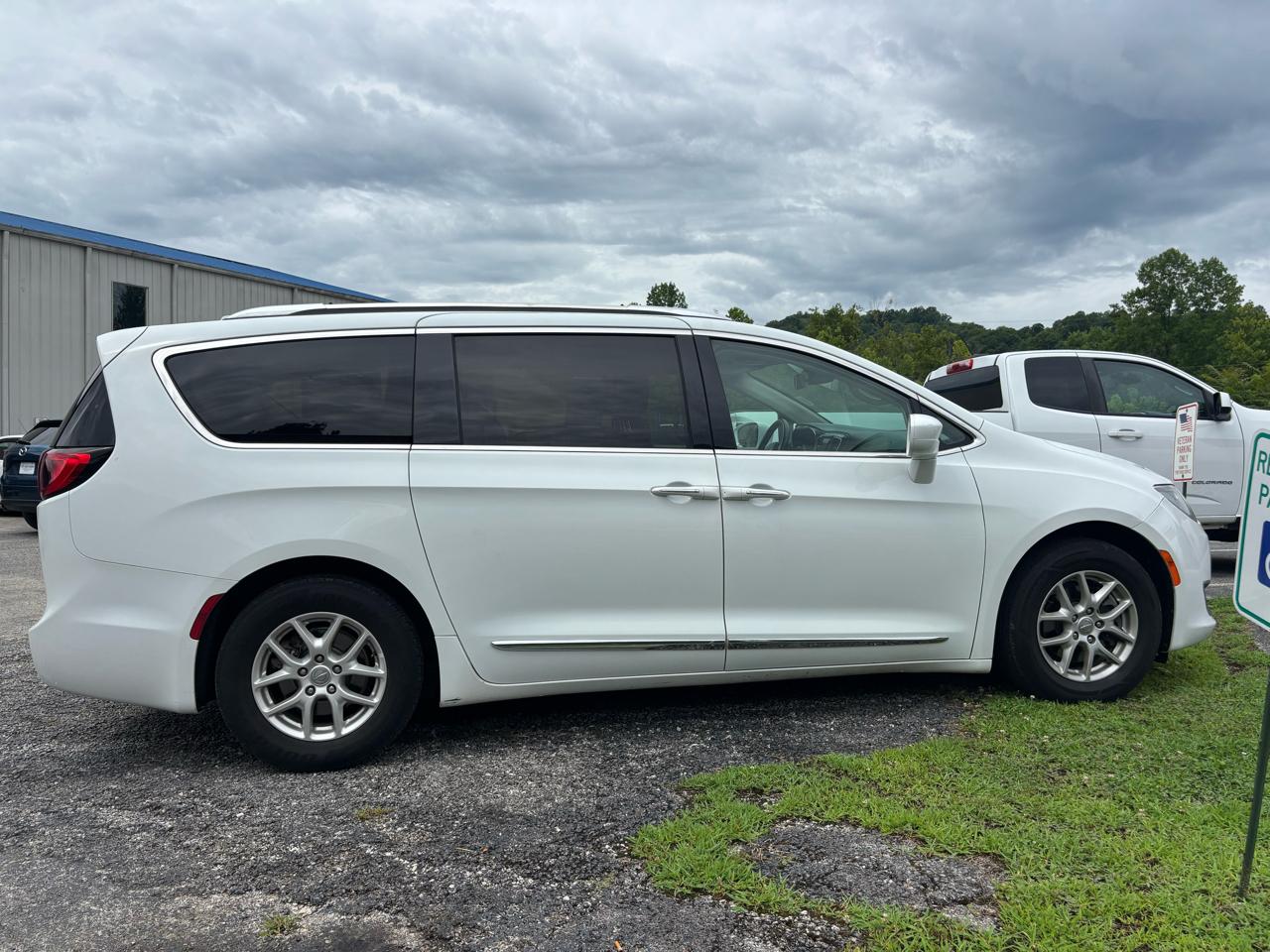 Chrysler Pacifica Touring L FWD 2020