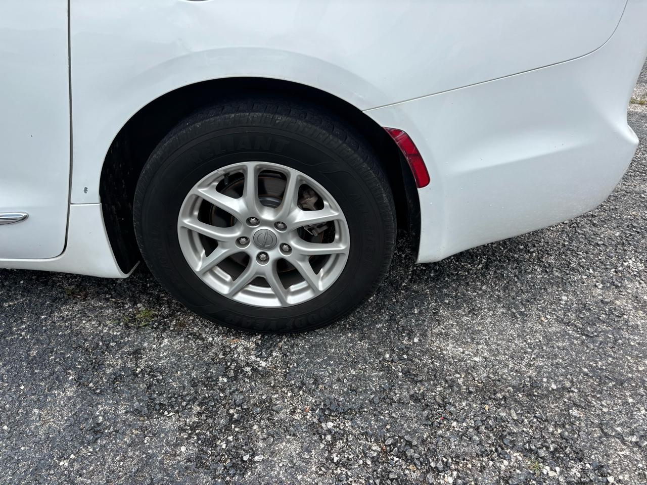 Chrysler Pacifica Touring L FWD 2020