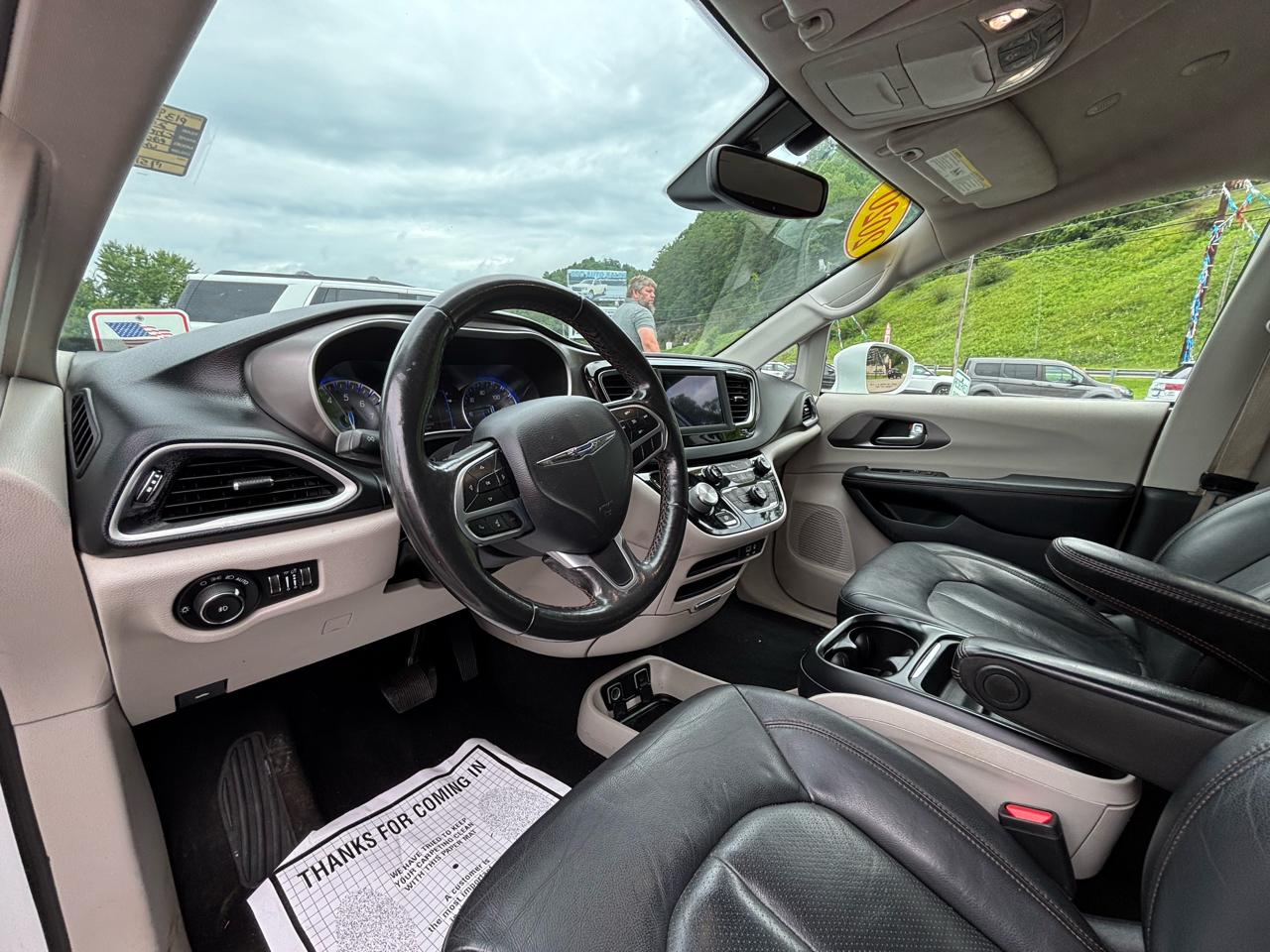 Chrysler Pacifica Touring L FWD 2020