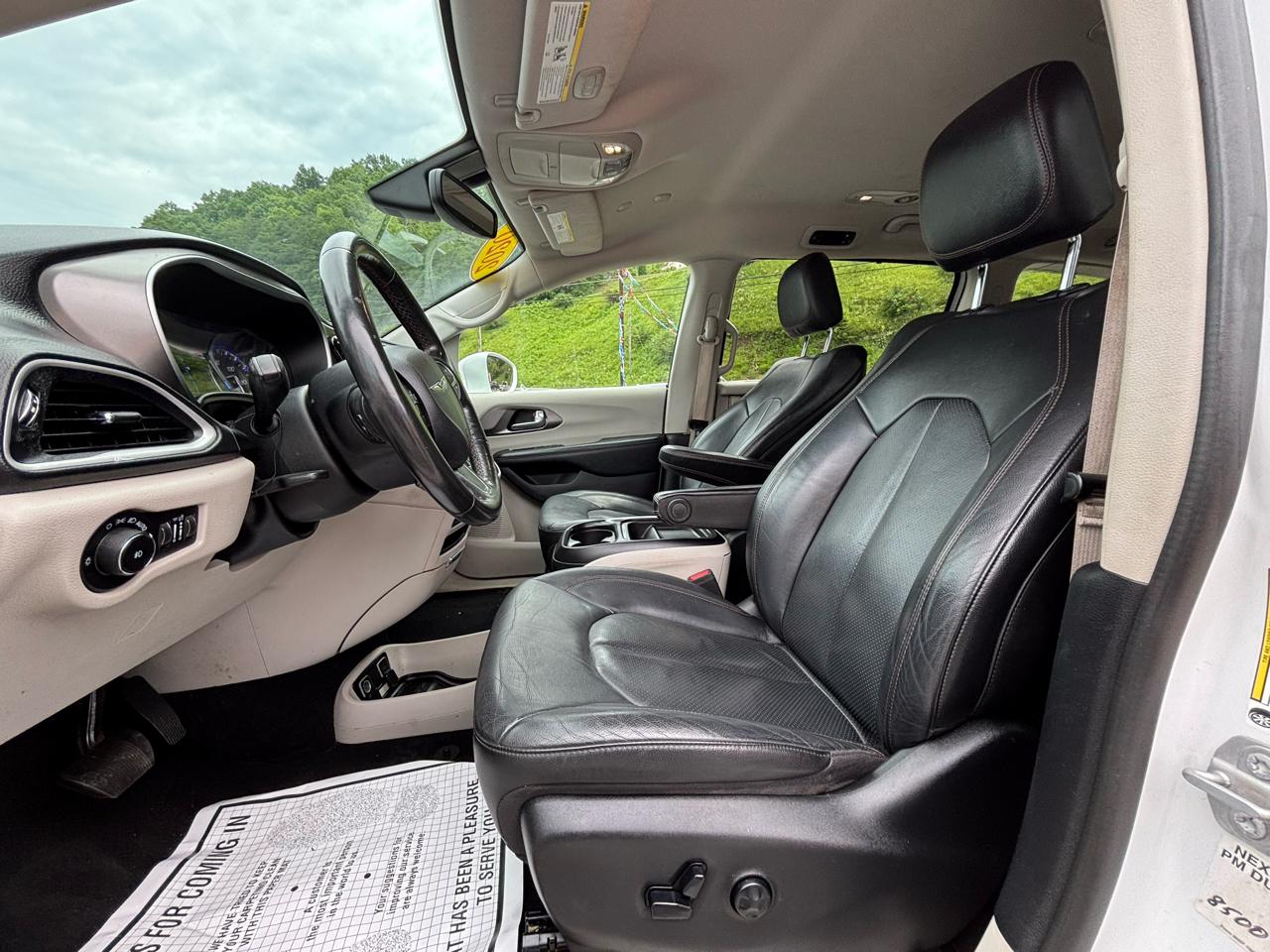 Chrysler Pacifica Touring L FWD 2020