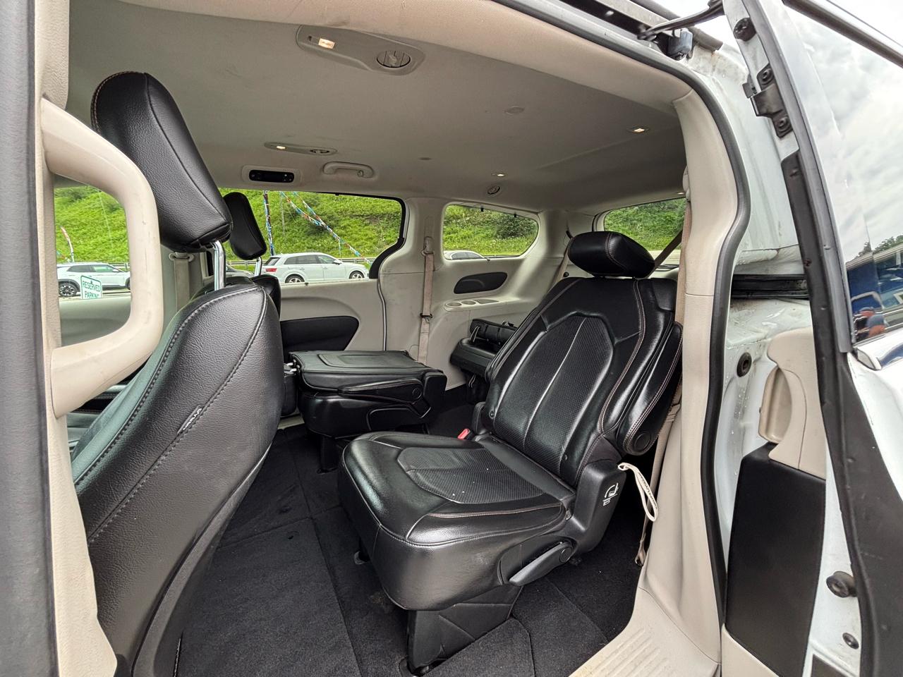 Chrysler Pacifica Touring L FWD 2020