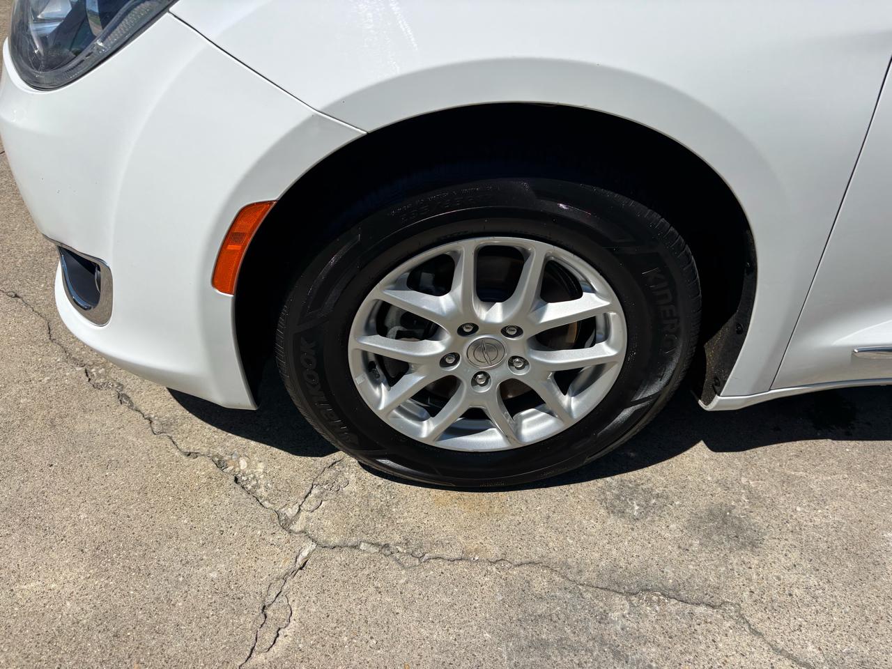 Chrysler Pacifica Touring L FWD 2020