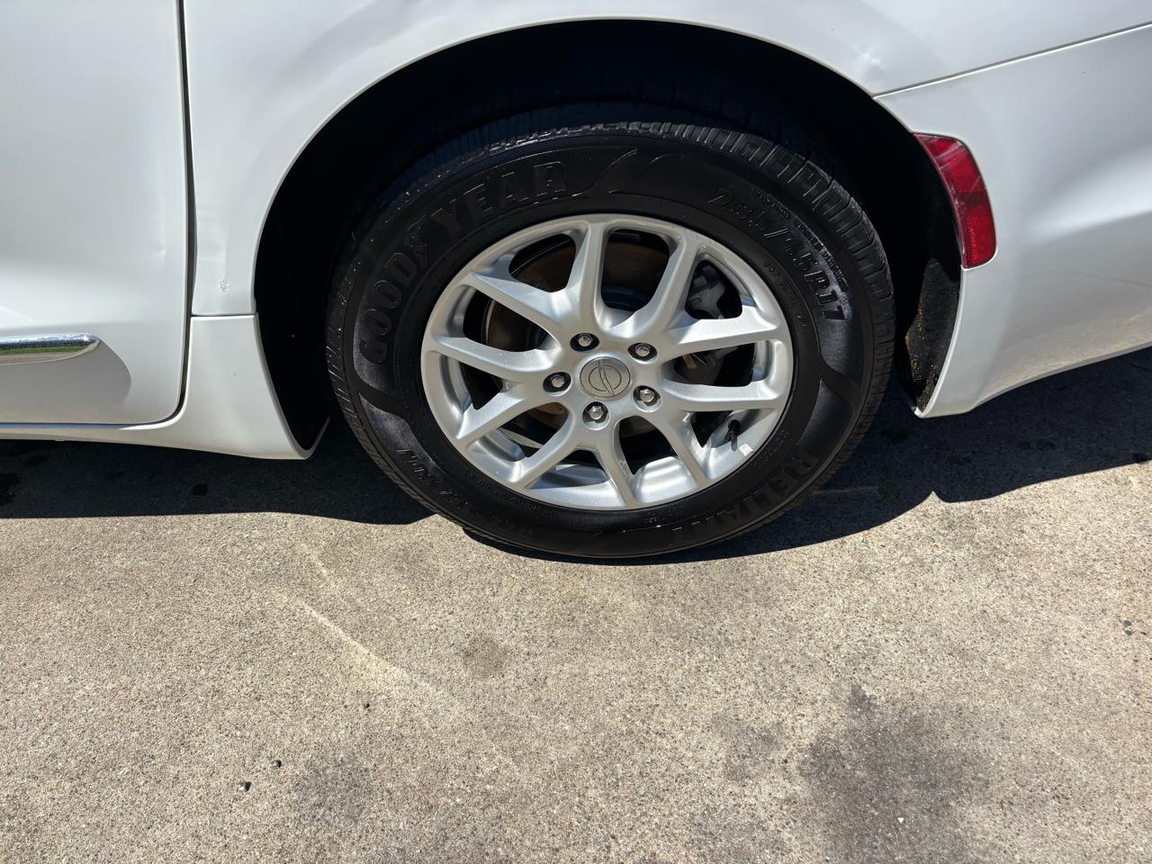 Chrysler Pacifica Touring L FWD 2020