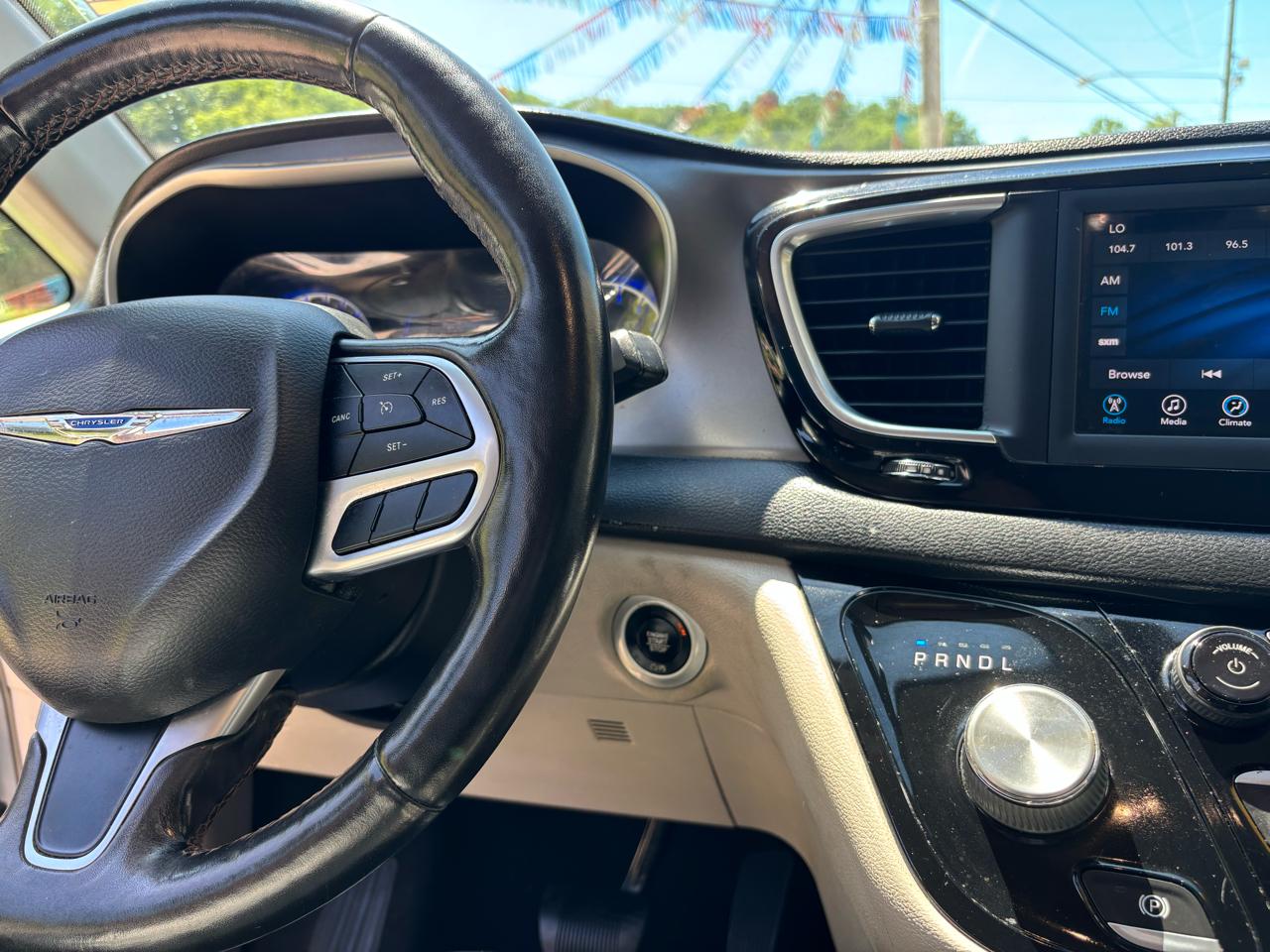 Chrysler Pacifica Touring L FWD 2020