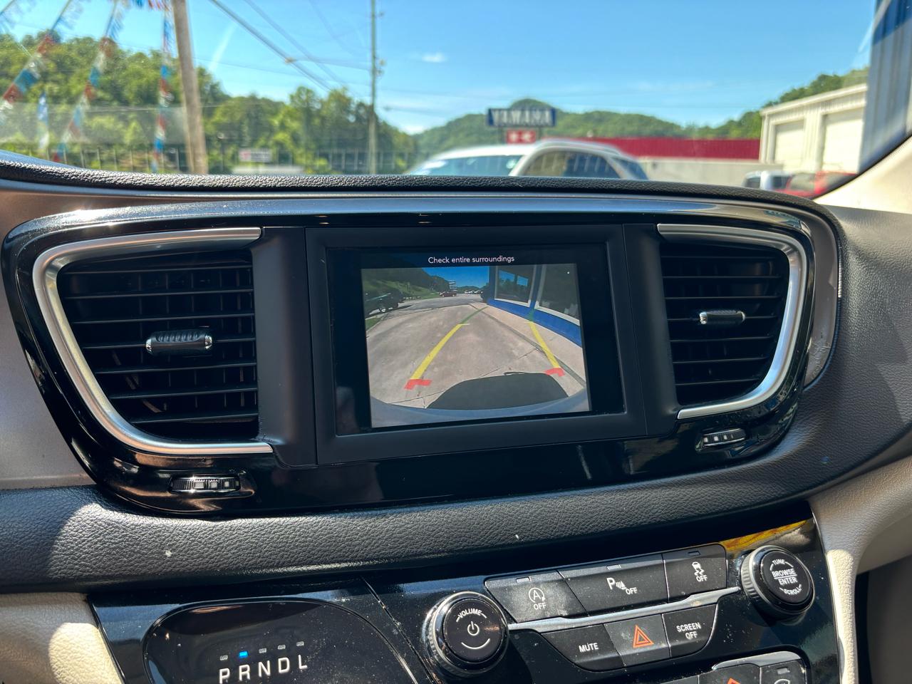 Chrysler Pacifica Touring L FWD 2020