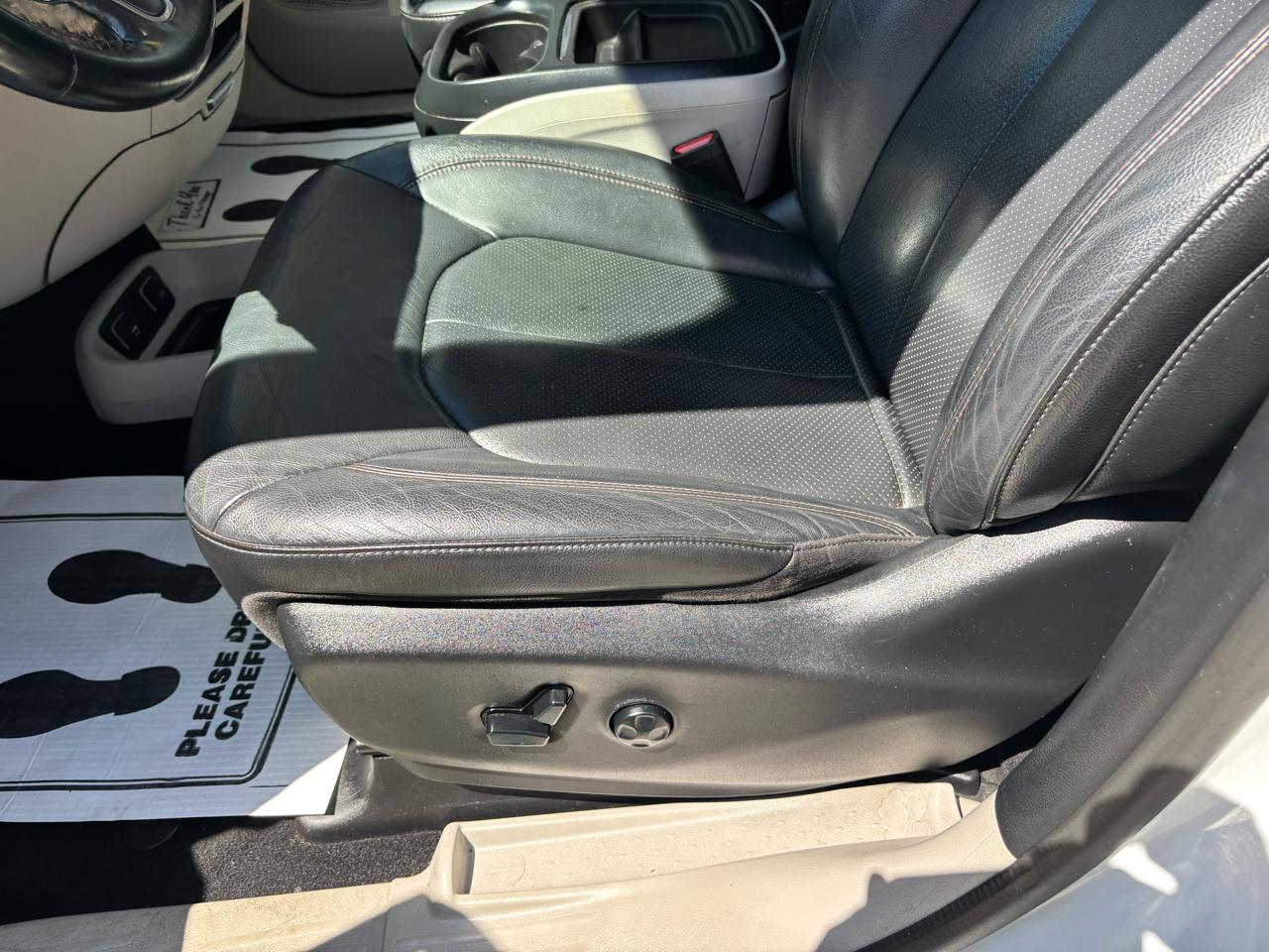 Chrysler Pacifica Touring L FWD 2020
