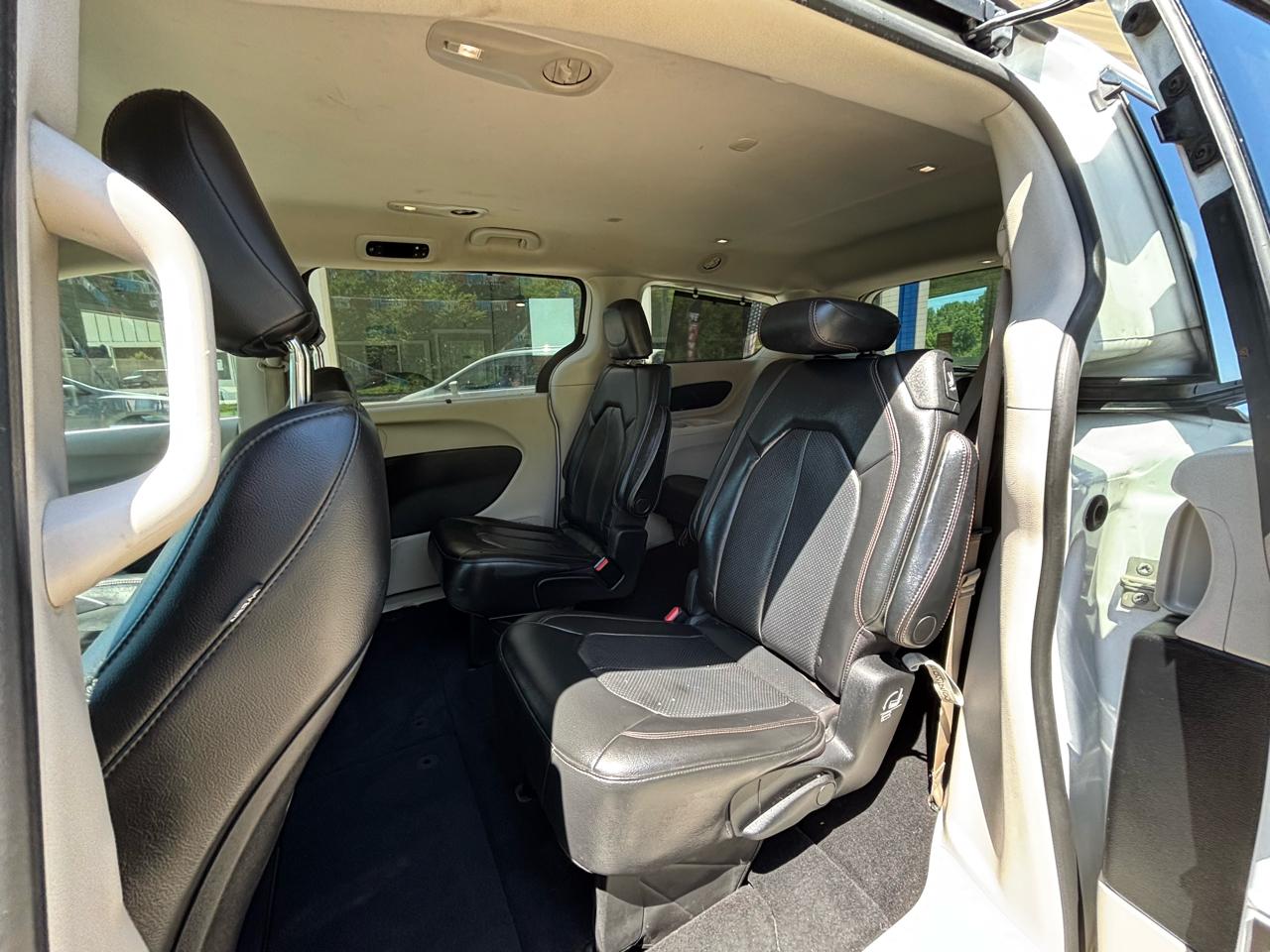 Chrysler Pacifica Touring L FWD 2020