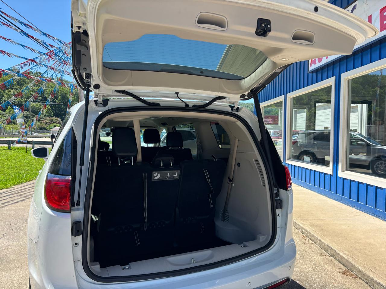 Chrysler Pacifica Touring L FWD 2020