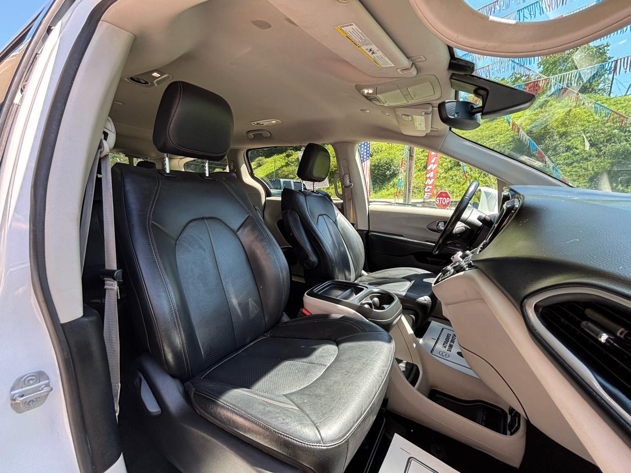 Chrysler Pacifica Touring L FWD 2020
