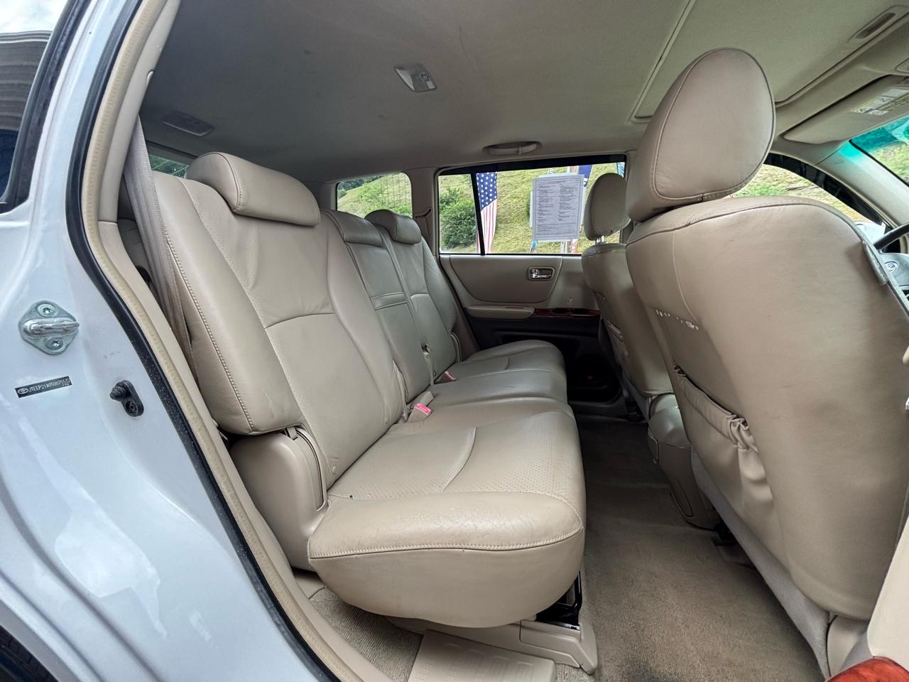 Toyota Highlander 4dr V6 4WD w/3rd Row (Natl) 2005
