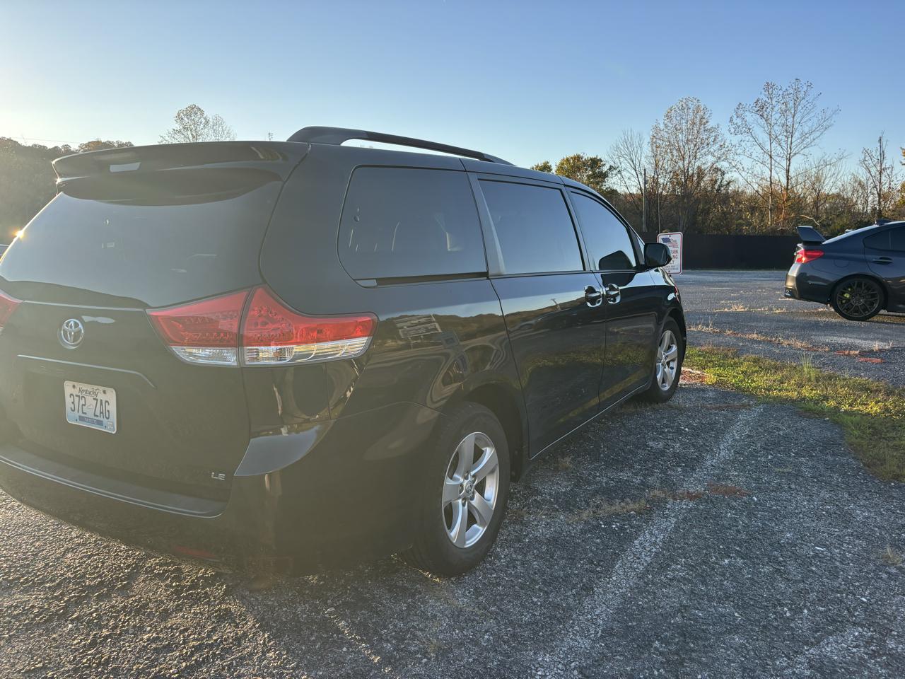 Toyota Sienna 5dr 8-Pass Van V6 LE FWD (Natl) 2014