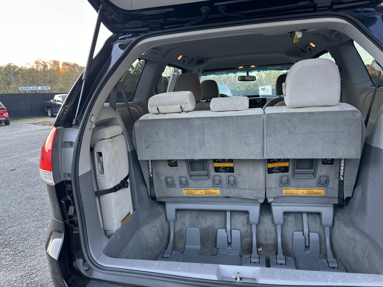 Toyota Sienna 5dr 8-Pass Van V6 LE FWD (Natl) 2014
