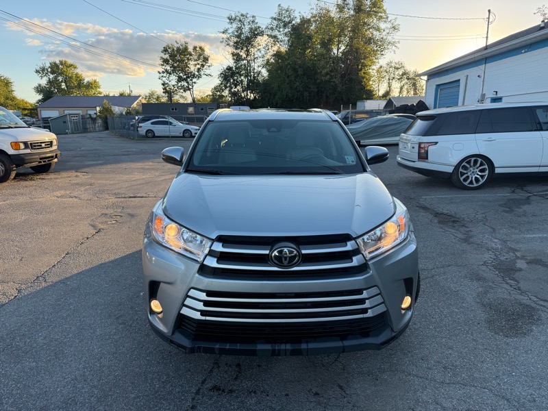 Toyota Highlander XLE 4D SUV FWD 2017