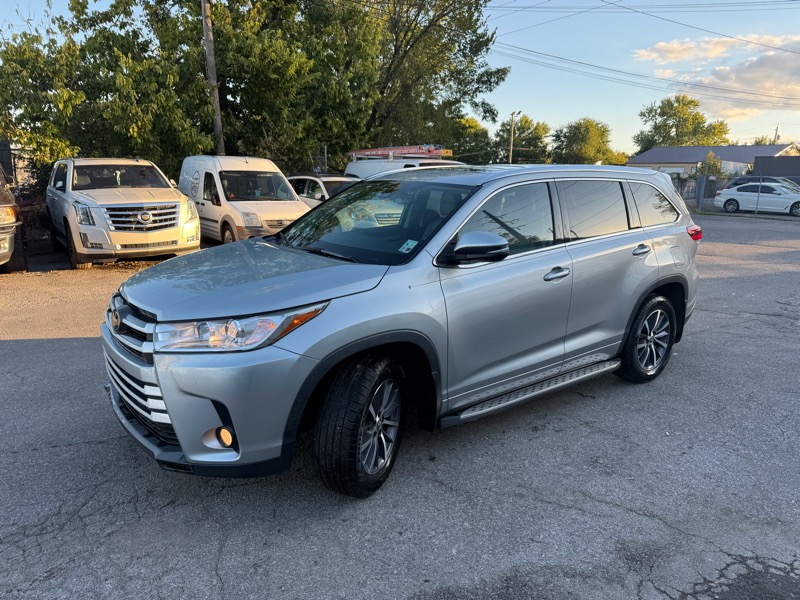 Toyota Highlander XLE 4D SUV FWD 2017