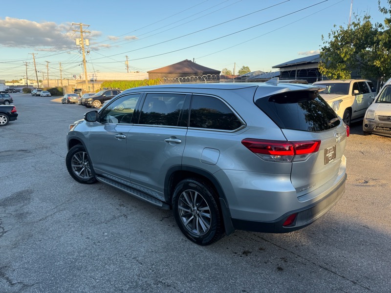 Toyota Highlander XLE 4D SUV FWD 2017